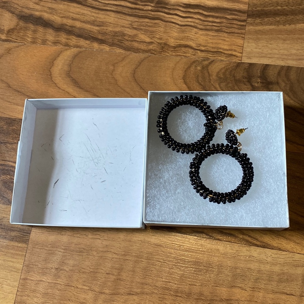 Never Worn Black Rose Rock Closet Earrings